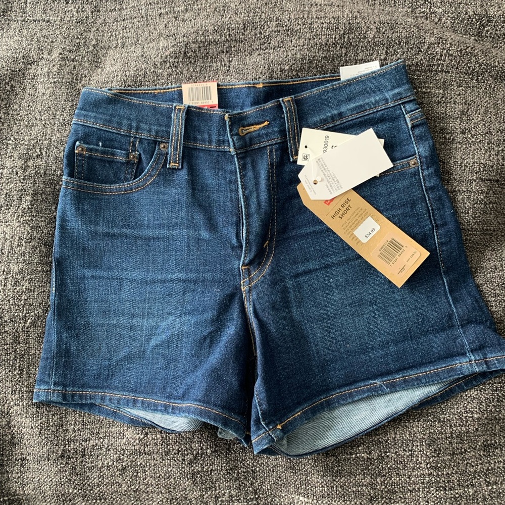 NWT Levi’s High Rise shorts